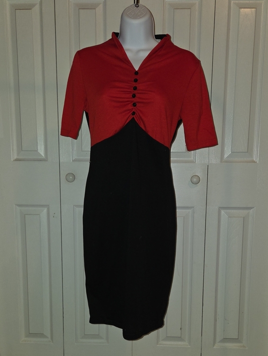 AL'OFA Dresses & Skirts - Red and Black Ruched V-Neck Midi Dress